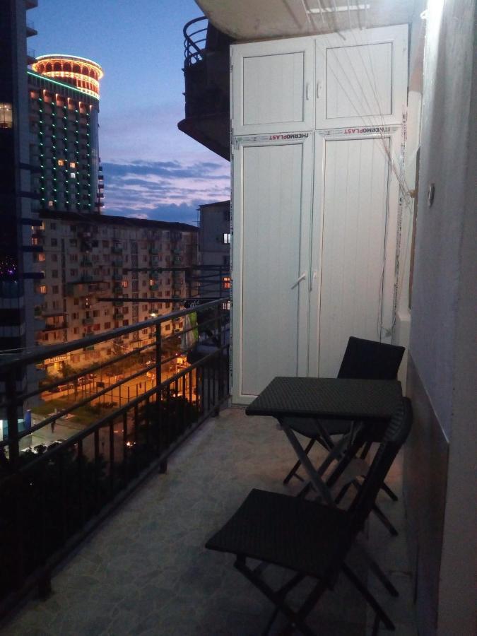 Квартира На Первой Линии Моря Batumi Exterior foto